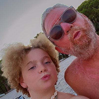 Laurent et Hanna, en selfie à la plage